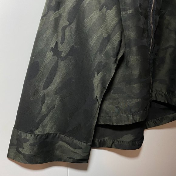 Blank NYC High-Low Windbreaker Camouflage Satin Hooded Jacket Size S - Picture 4 of 10